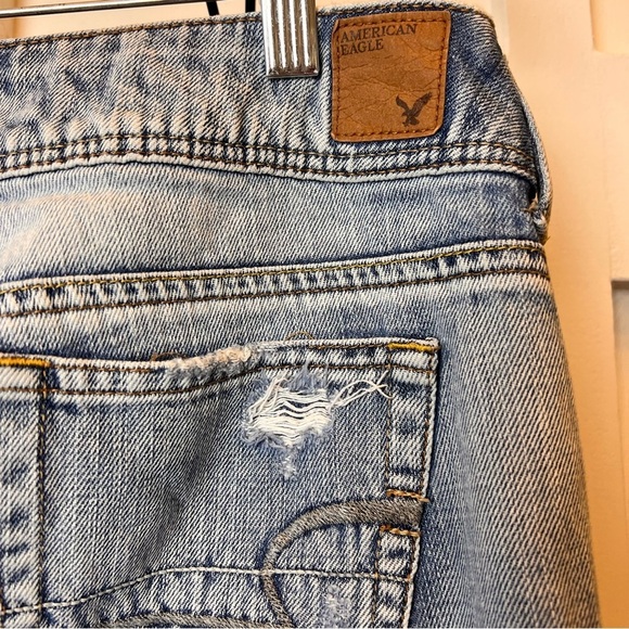 American Eagle Jeans Womens Size 10 Reg Slim Boot Distressed Light Wash Low Rise - Picture 7 of 10